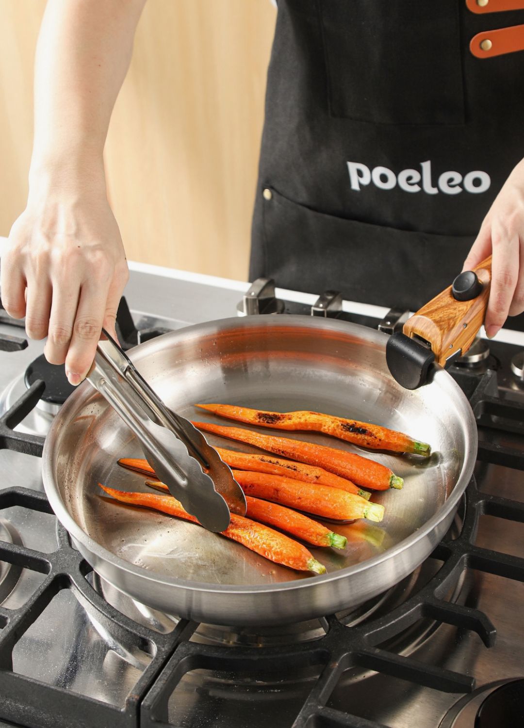 Cuisson de carrotes dans une poêle inox poignée amovible 26cm