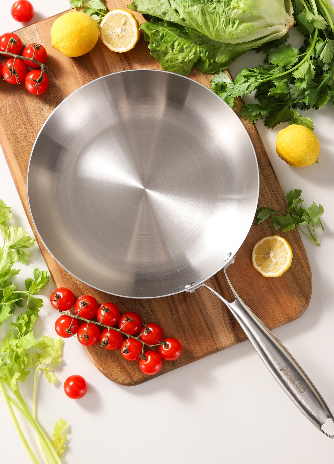 Une poêle inox
