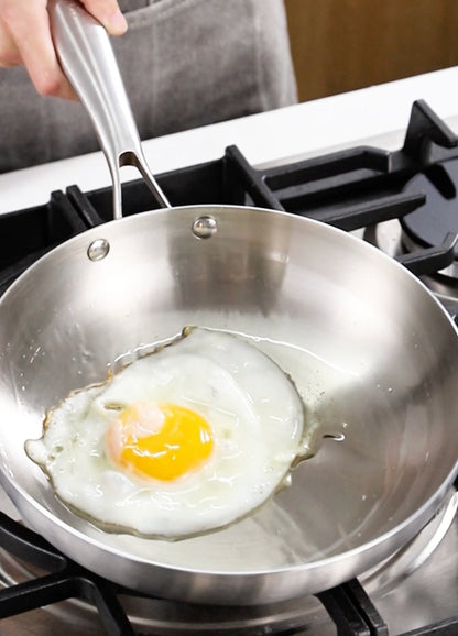 Oeuf dans une poele inox 22 cm Poeleo