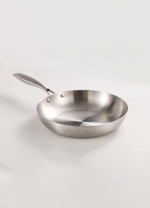 Poêle inox de 28 cm fond blanc