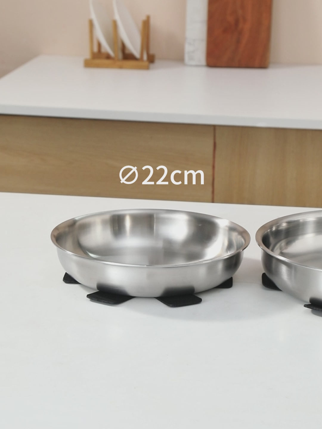 Rangement des poêles inox empilables avec poignée amovible